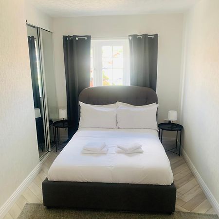Newly Renovated, Modern 3 Bed Apartment Walmersley Экстерьер фото