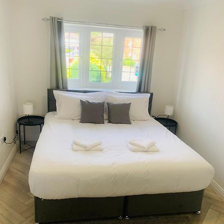 Newly Renovated, Modern 3 Bed Apartment Walmersley Экстерьер фото