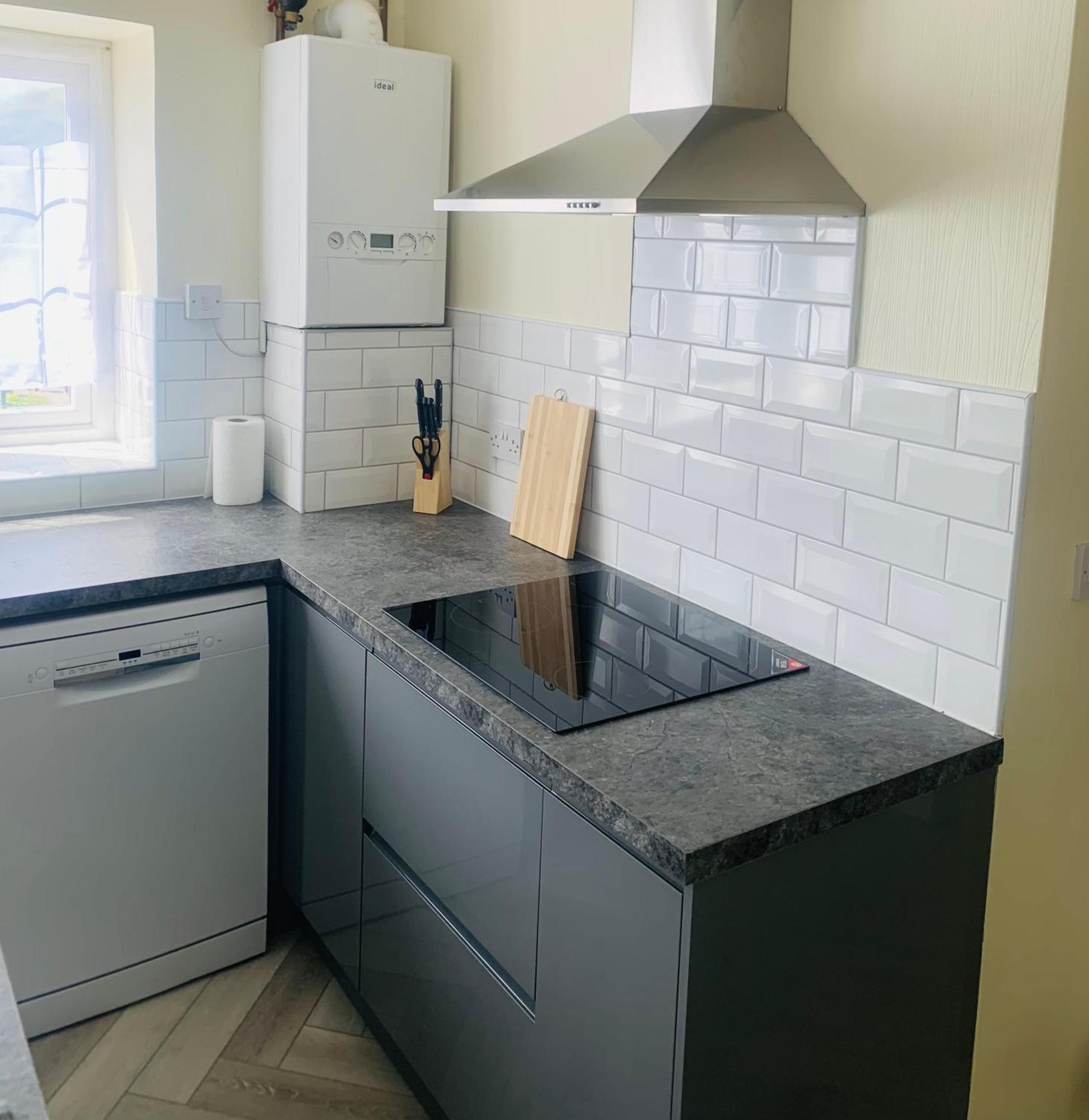 Newly Renovated, Modern 3 Bed Apartment Walmersley Экстерьер фото